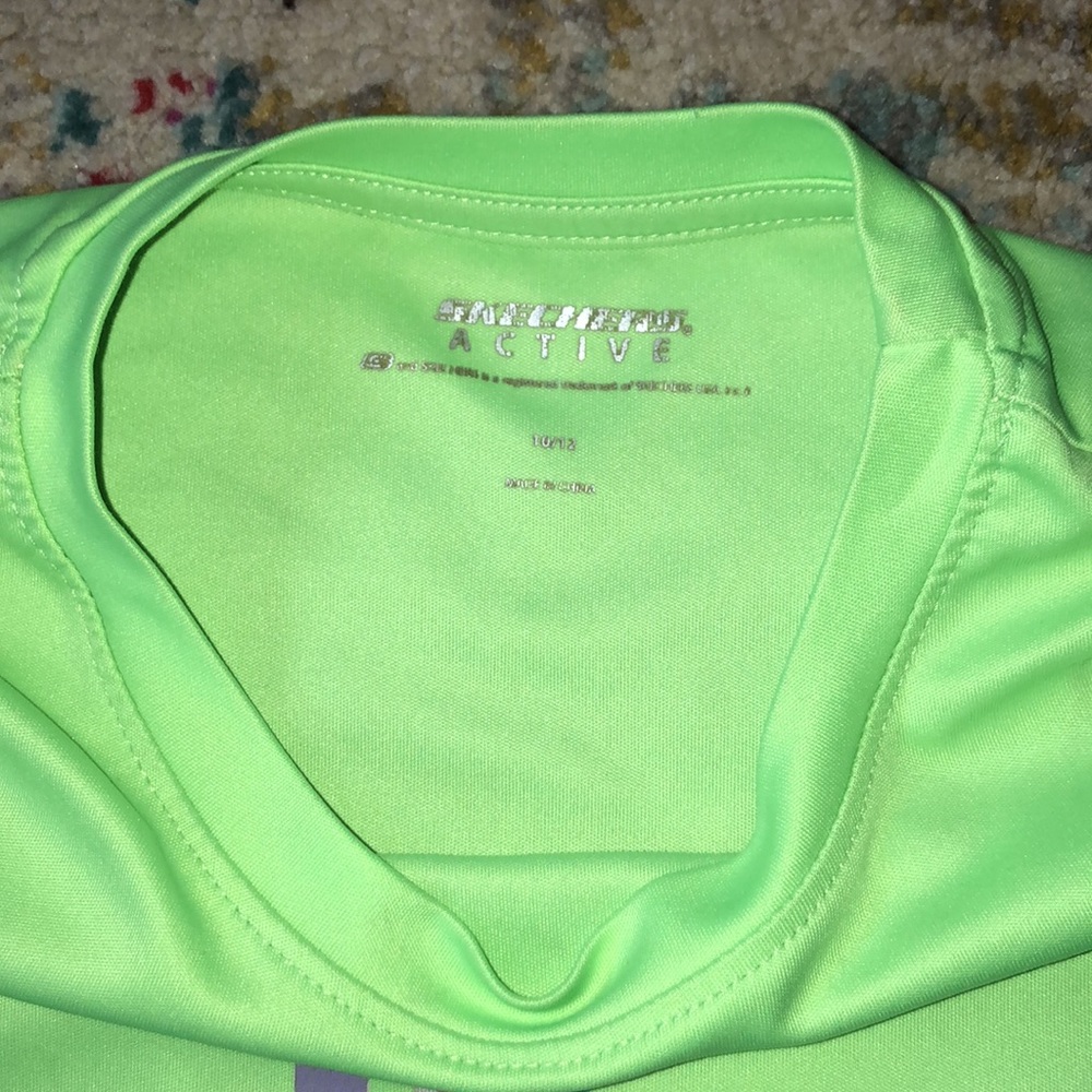 🧜🏼♀️3 for $15 item!🧜🏼♀️ skechers tee - Picture 3 of 4